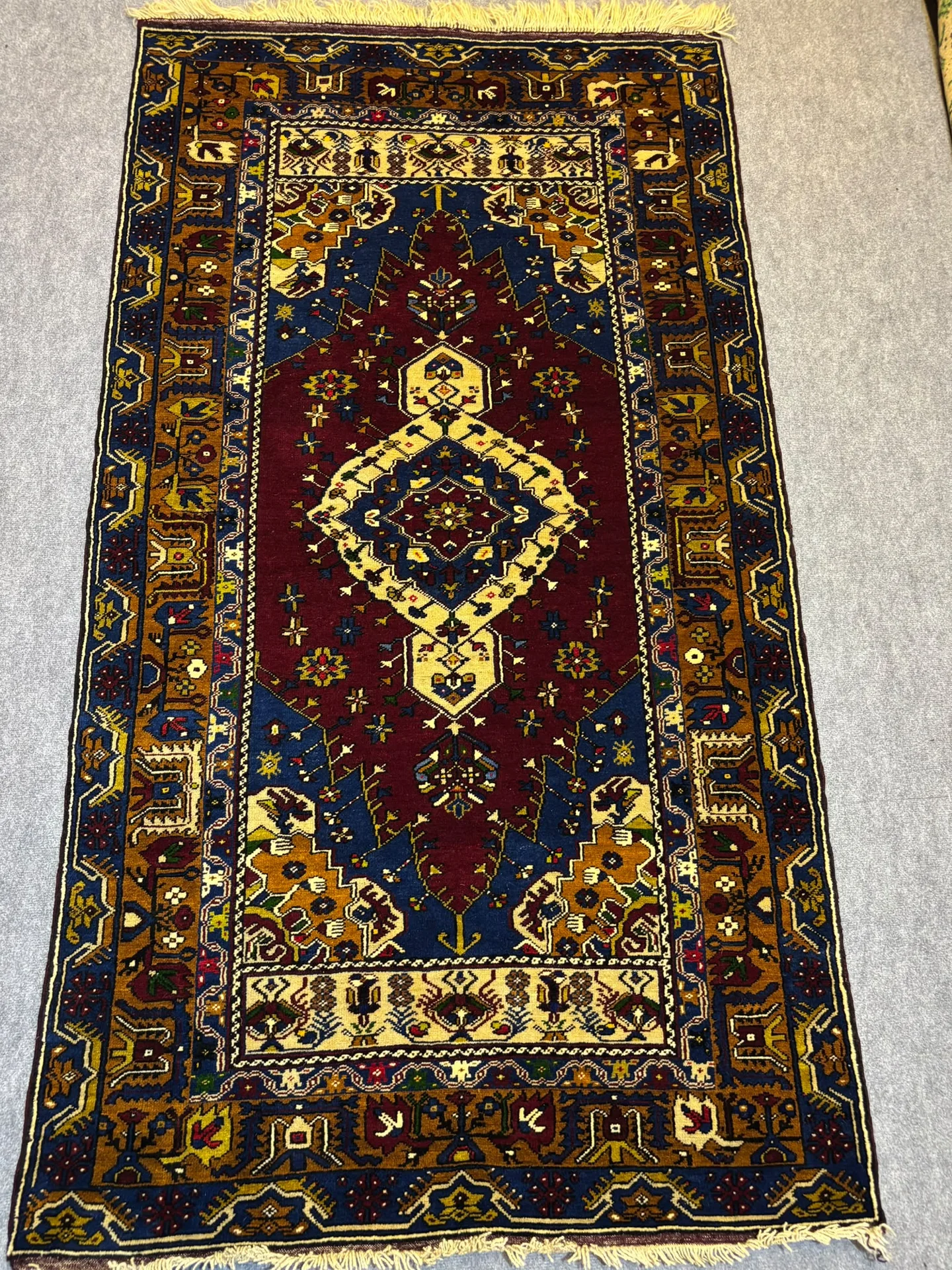 Zile model bordo Yahyalı halısı, ana görünüm